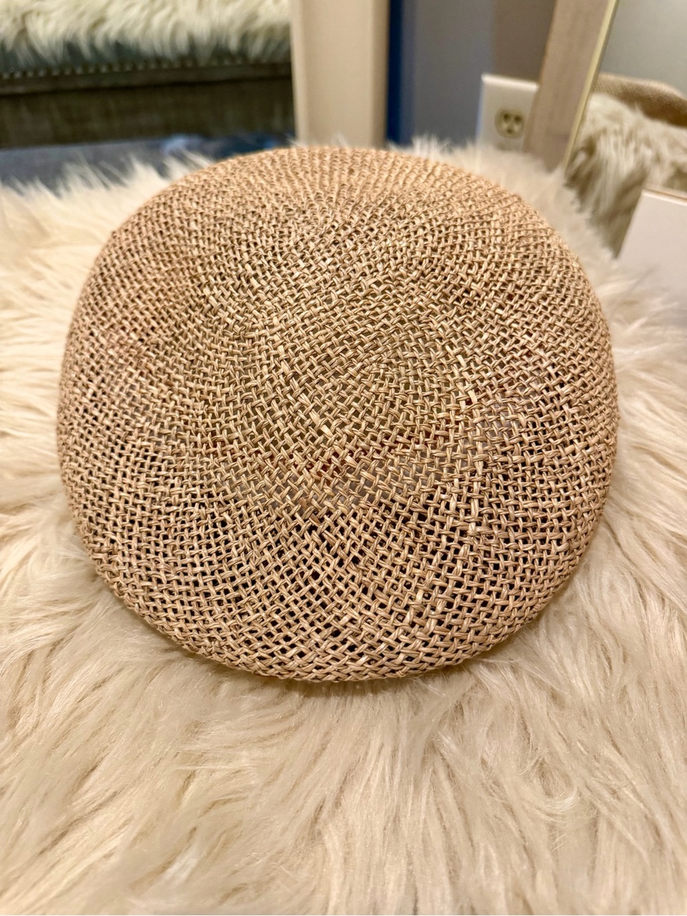 Vintage Handwoven Straw Beret Hat in Tan — Casual Summer Style
